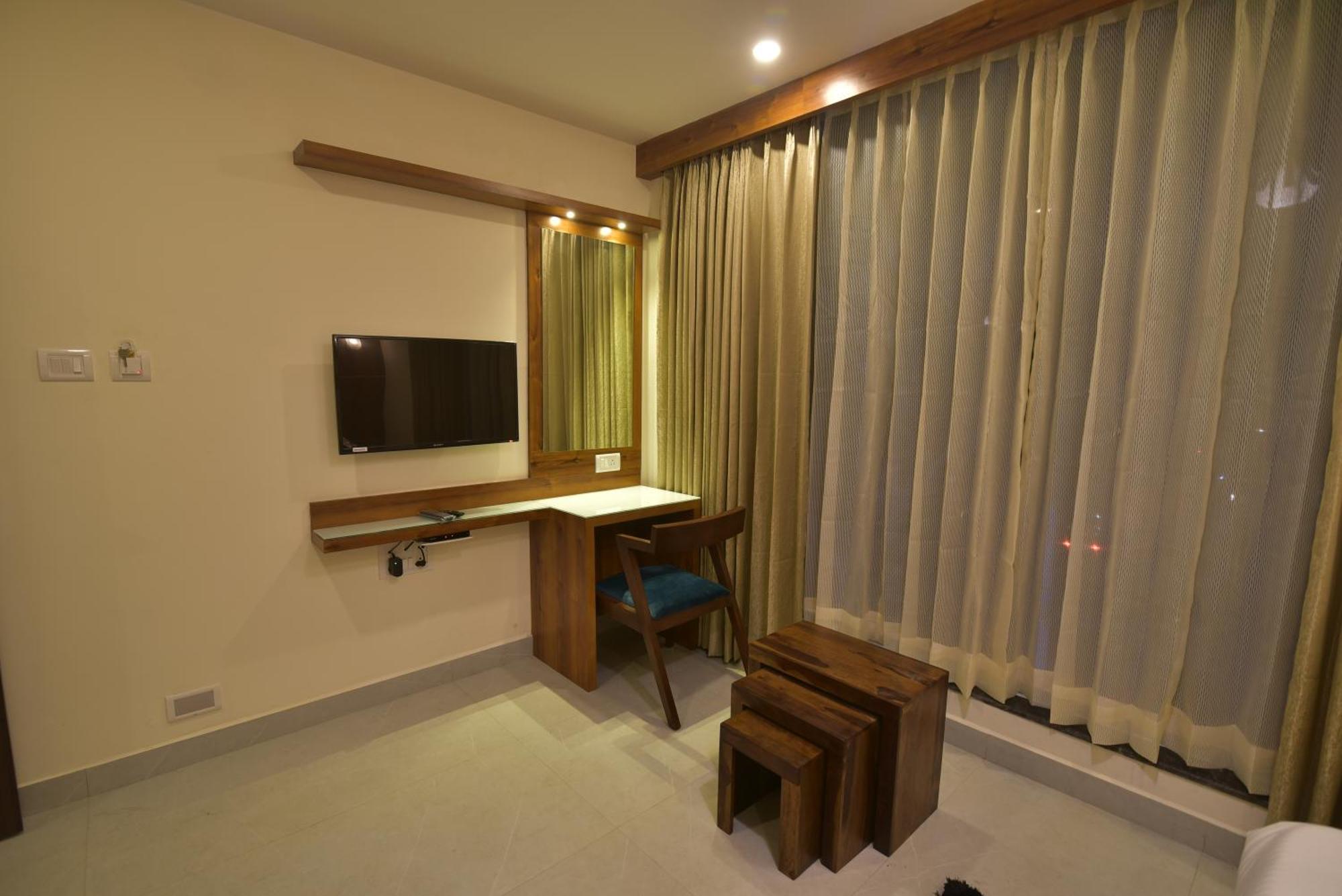 Address 24 Inn Бангалор Екстериор снимка