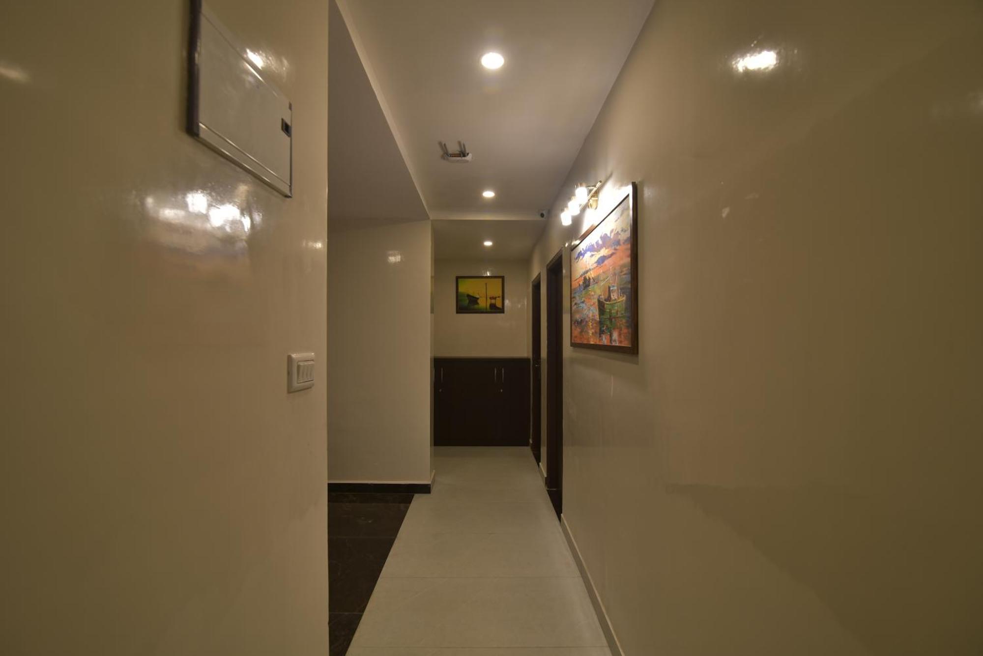 Address 24 Inn Бангалор Екстериор снимка