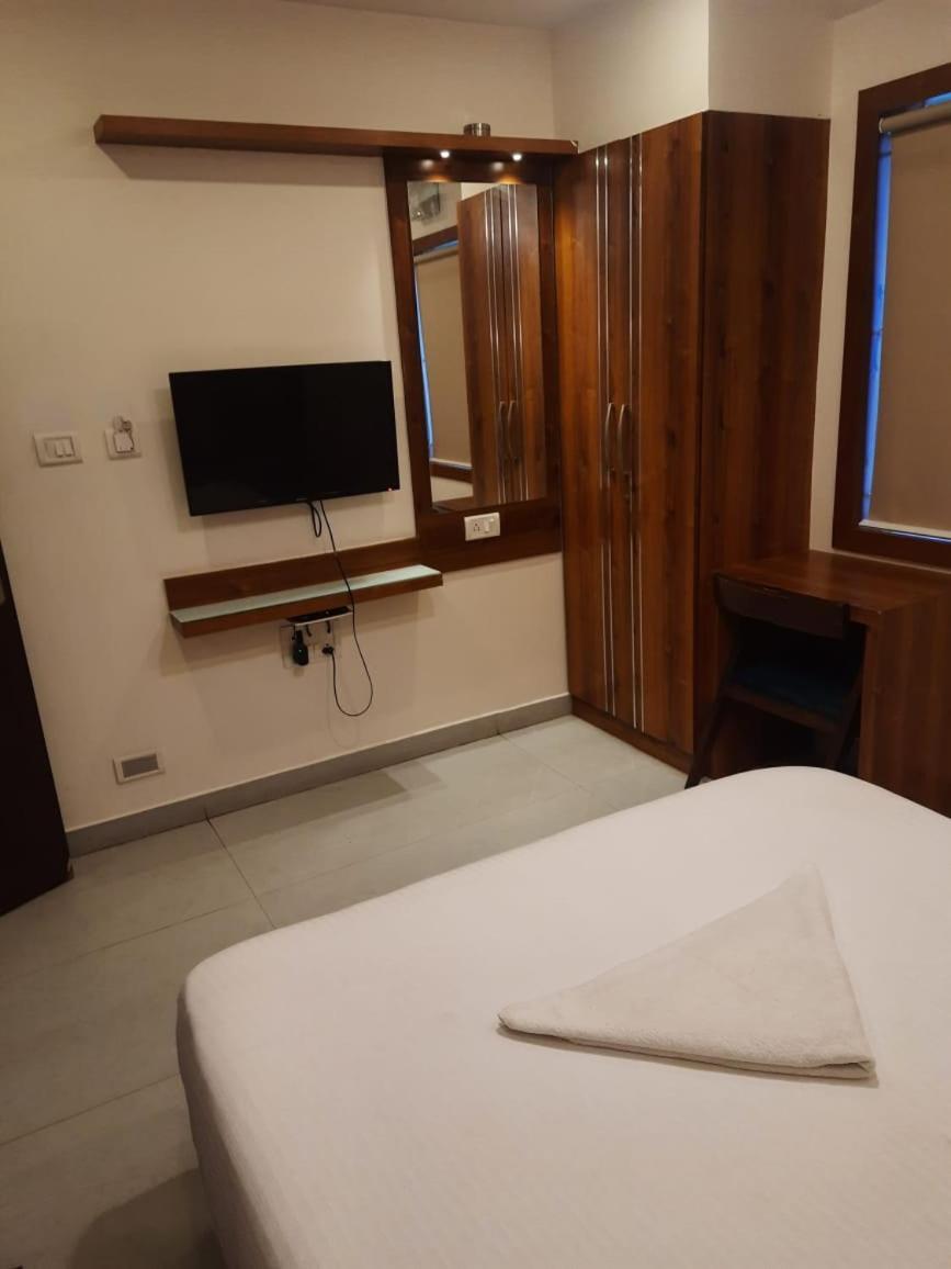 Address 24 Inn Бангалор Екстериор снимка